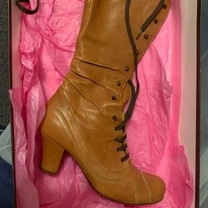 Chie Mihara size 9 short boots with laces